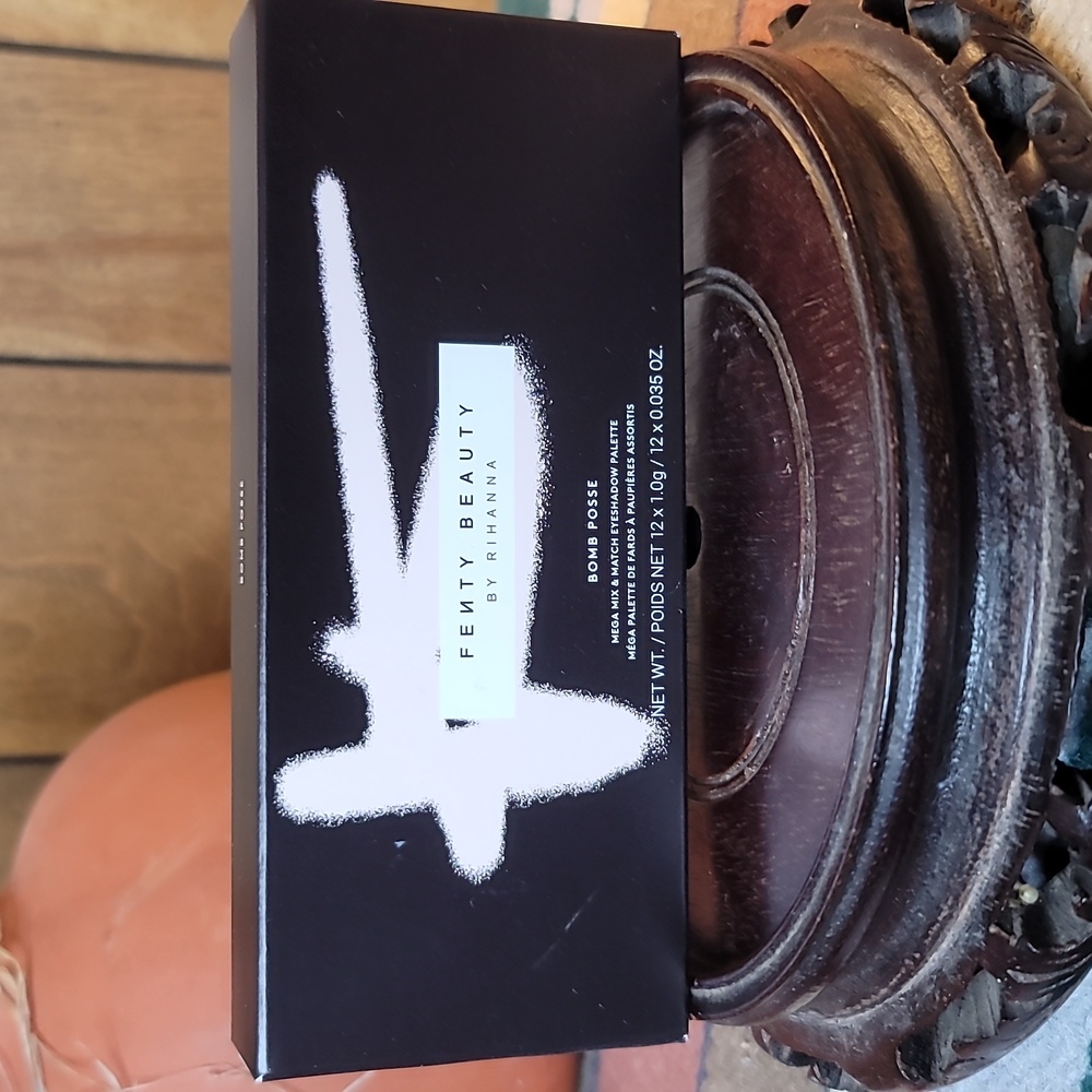 FENTY Beauty Bomb Posse eye shadow pallette